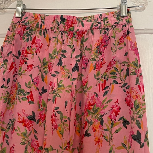 New TAJ by Sabrina Floral Wide Leg Crop Pants size Small - Picture 5 of 7